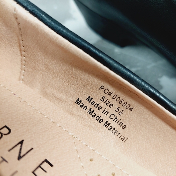 New Journee Collection Saar Black Faux Leather Slip On Pumps X116 - Picture 8 of 9